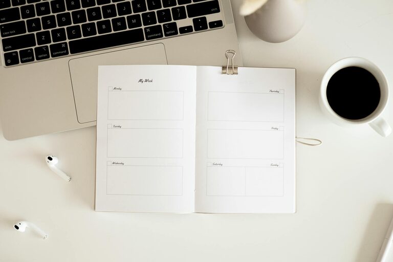 Simple Cleaning Schedule for the Whole Week: Easy Steps to a Tidy Home